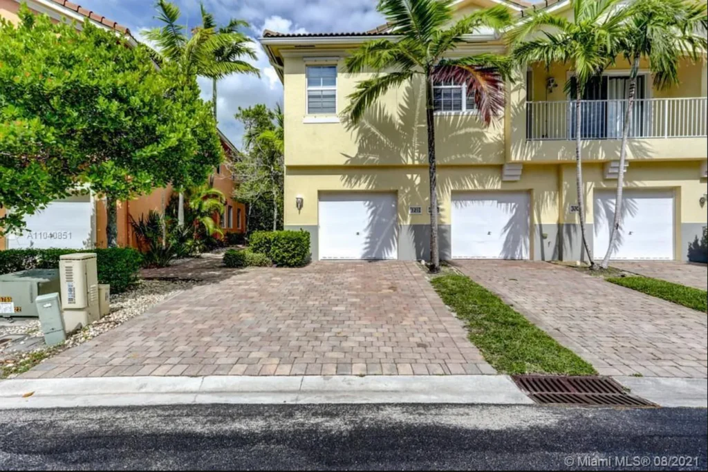exterior 2 1024x683