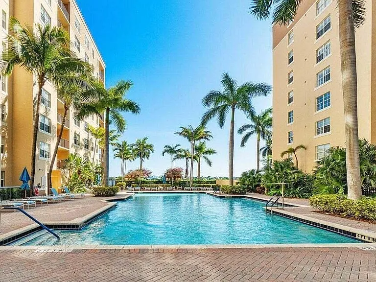pool main