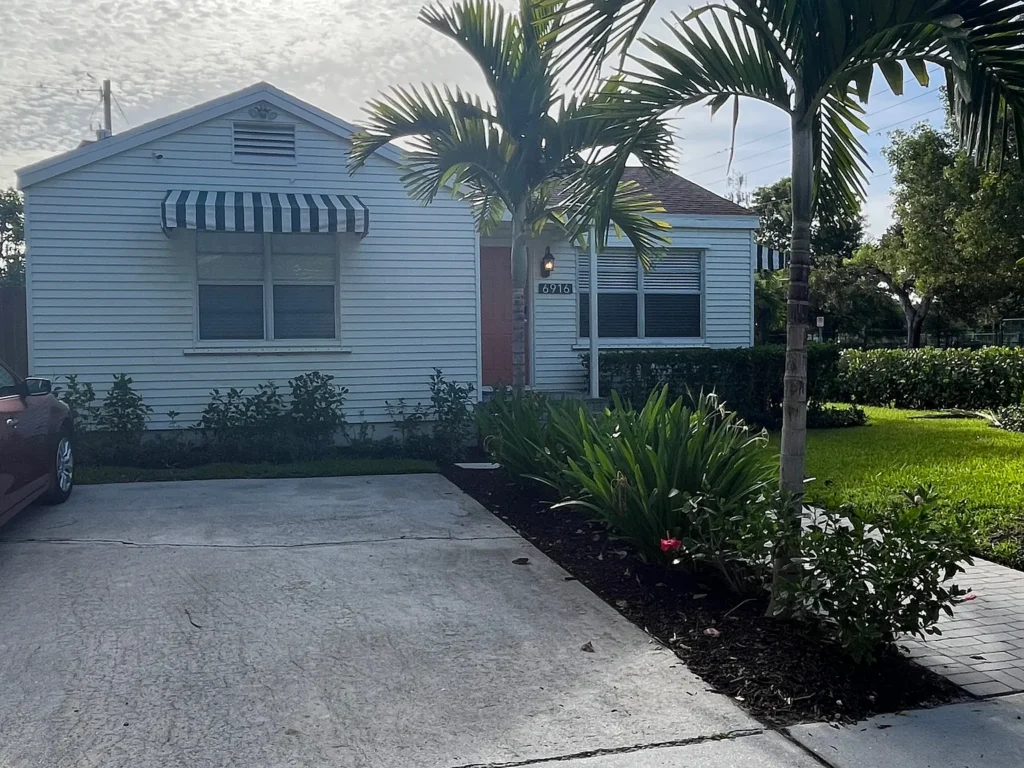 exterior cottage west palm beach student housing 1024x768