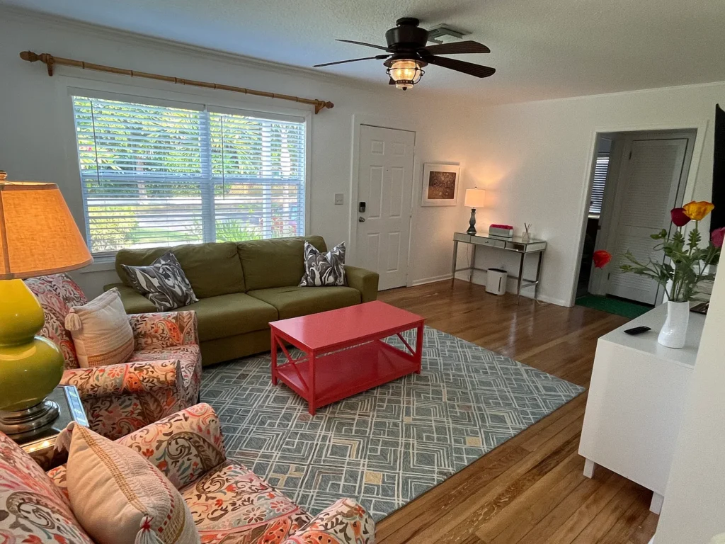 living room west palm beach student housing 1024x768