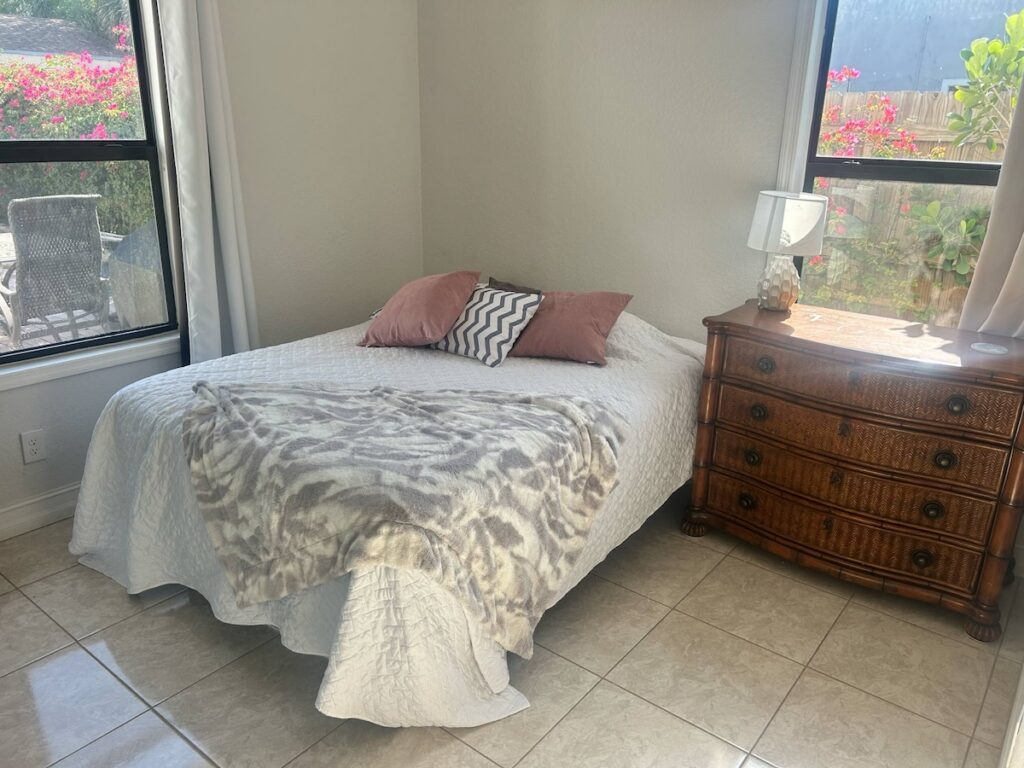 pivate room student housing west palm beach bedroom 1 1024x768