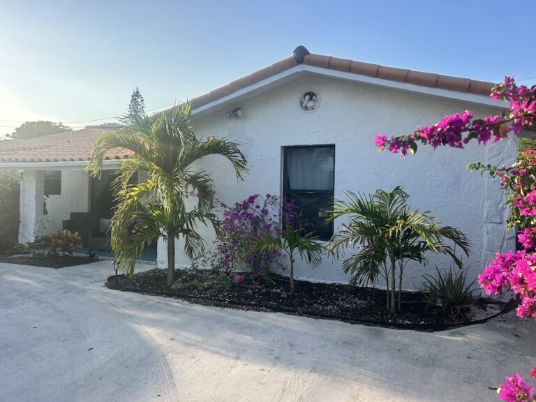 pivate room student housing west palm beach exterior 768x576